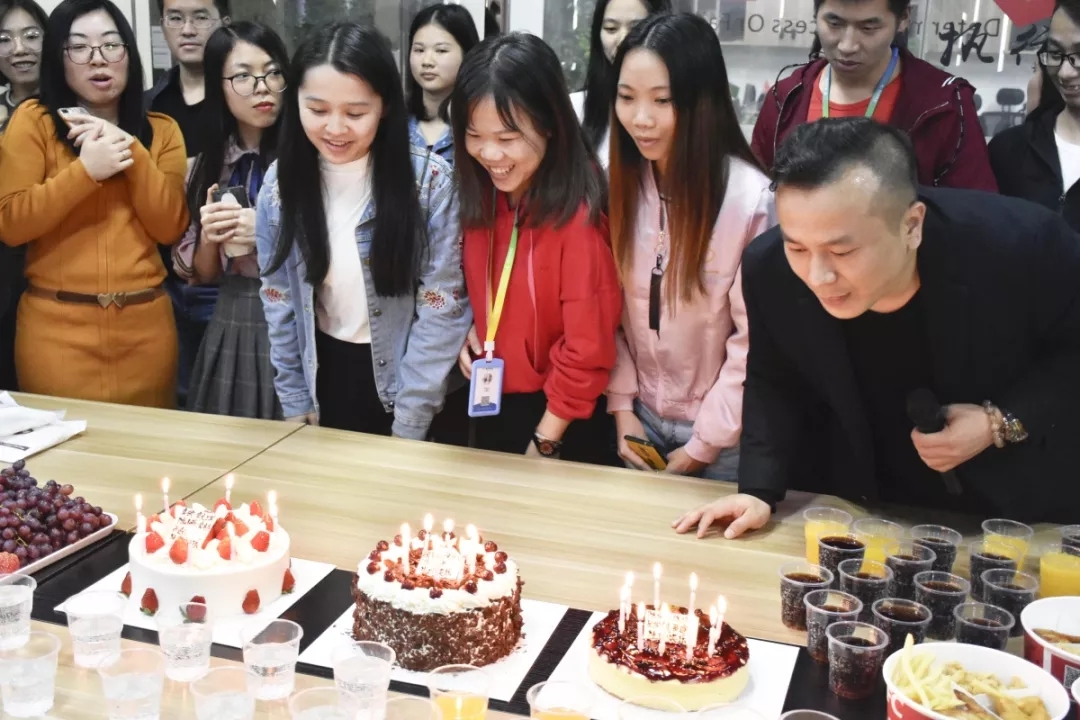 骏域网络2018年第四季度员工生日会回顾!