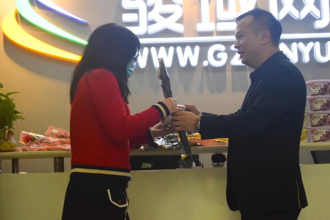 骏域网络欢度女神节